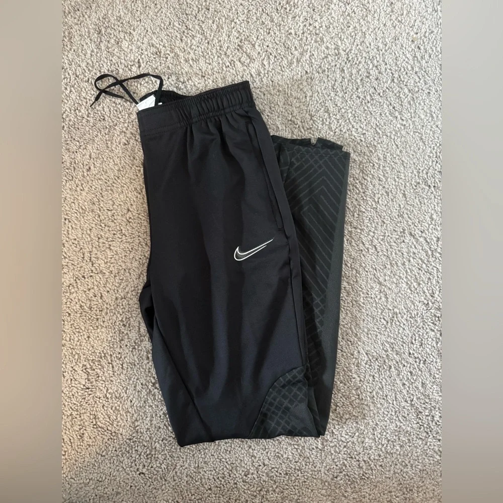 Nike Dri-Fit Sweatpants - Picture 2 of 7